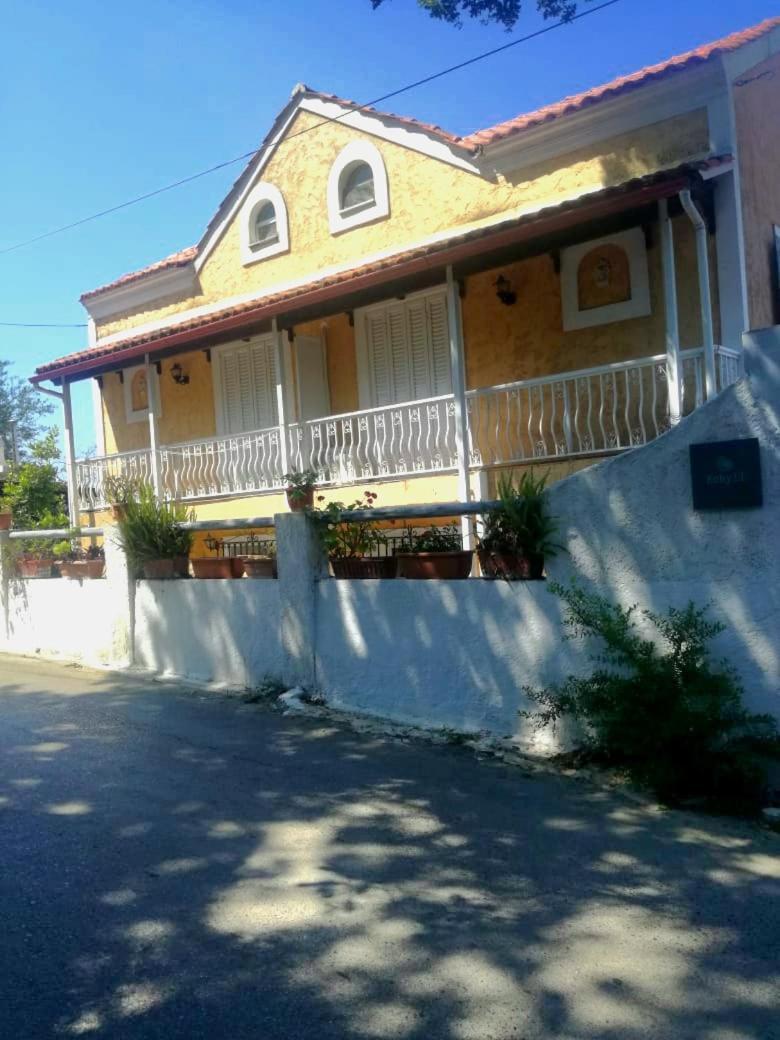 Kohyli Beachfront House Agia Pelagia Chlomou Exterior photo