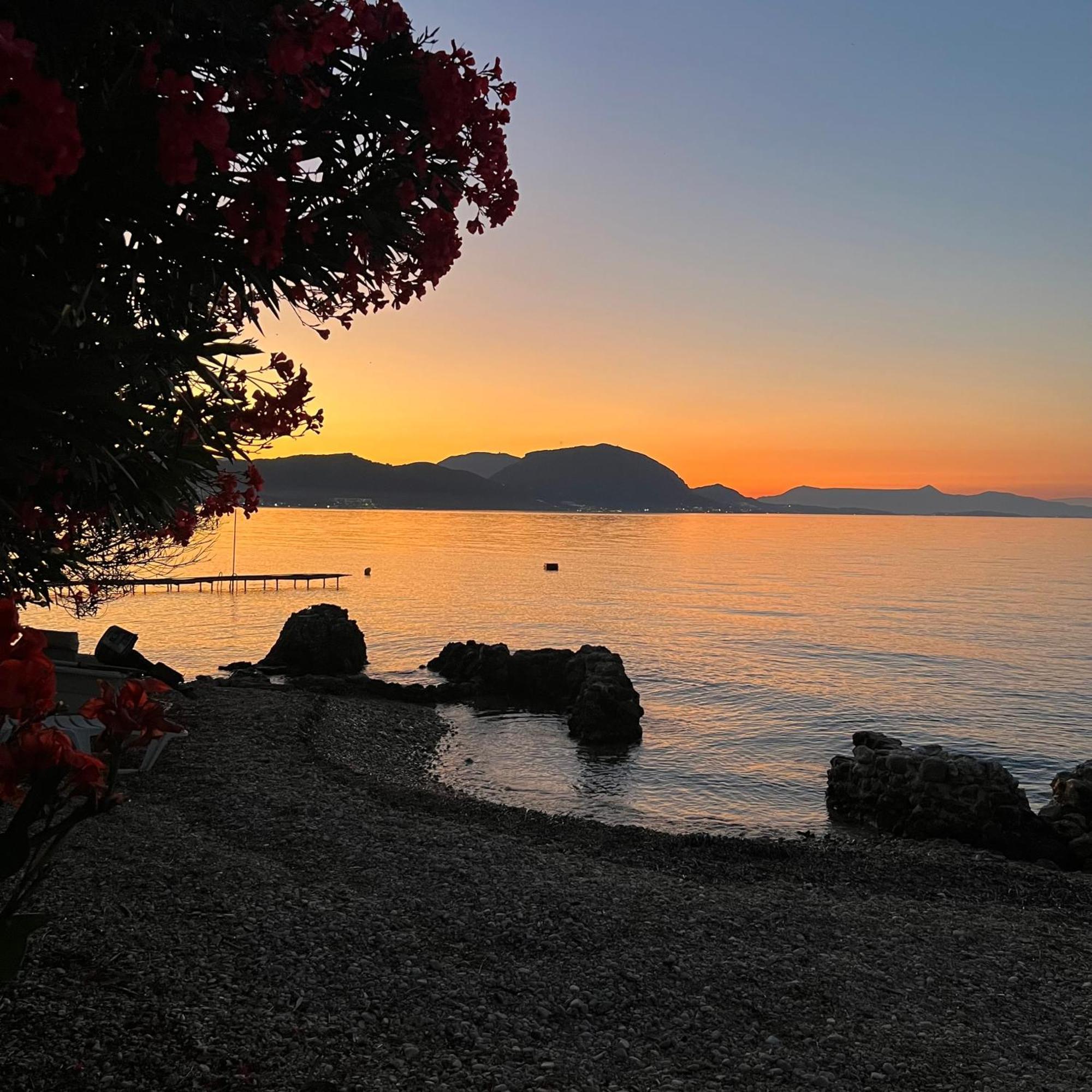 Kohyli Beachfront House Agia Pelagia Chlomou Exterior photo