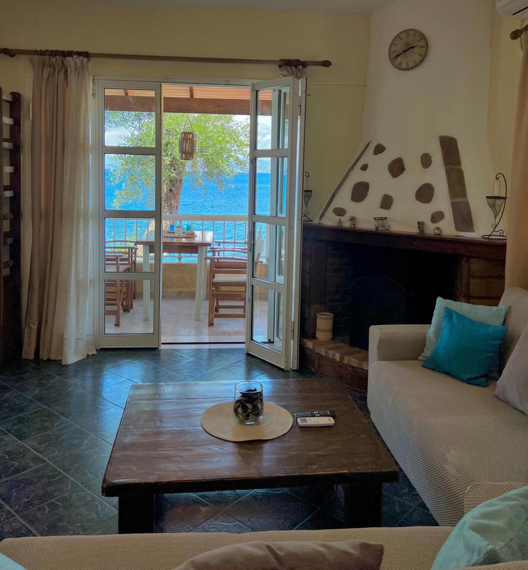 Kohyli Beachfront House Agia Pelagia Chlomou Exterior photo